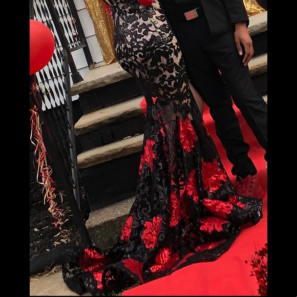 Custom made red and black sequin gown - Picture 3 of 4